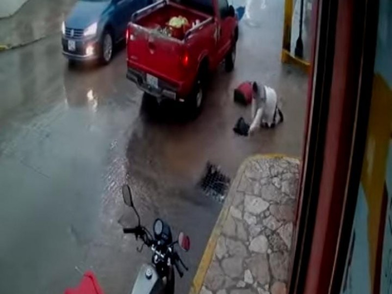 Atropellan a dos mujeres tras intentar cruzar calle en Zacatlán