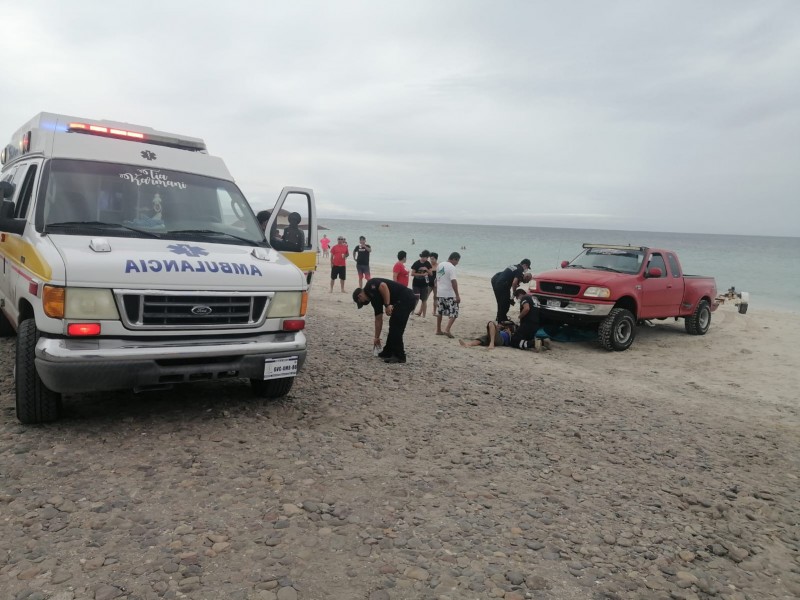 Atropellan a dos personas en la playa El Tecolote