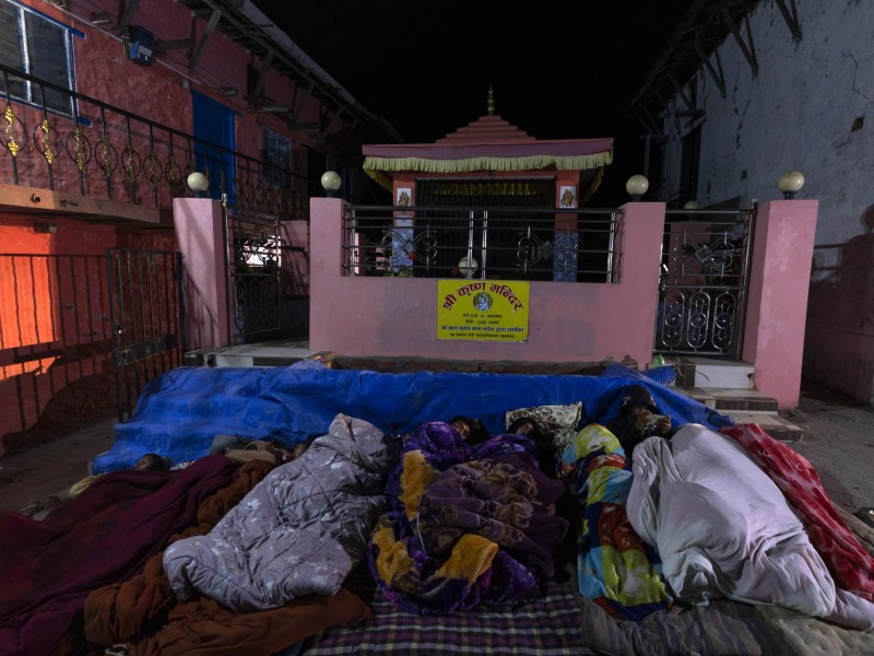Aumenta a 157 las víctimas del terremoto en Nepal
