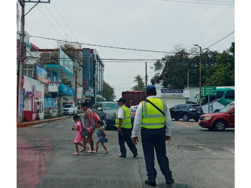 Aumenta  aforo vehicular  en Tuxpan por vacaciones