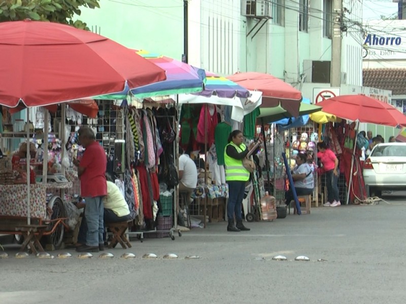Aumenta comercios ambulantes por temporada decembrina en Tuxpan