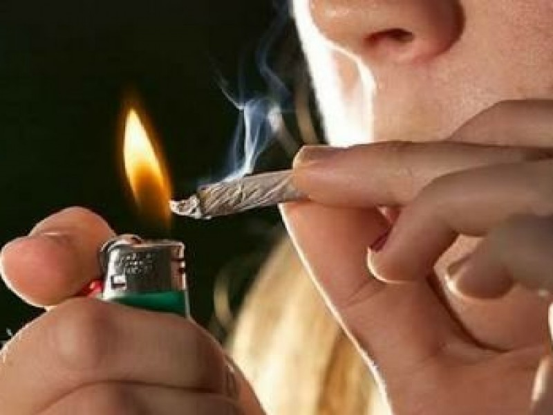 Aumenta consumo de drogas en mujeres jóvenes