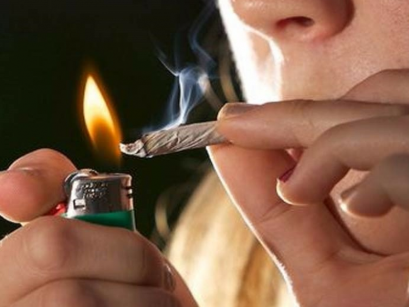 Aumenta consumo de drogas entre niñas y adolescentes