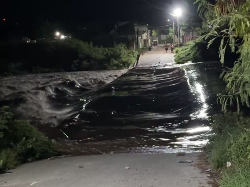 Aumenta el nivel del río Las Nutrias de Juchitán, sin mayores afectaciones