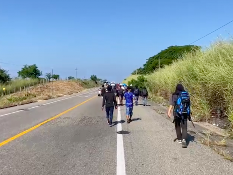 Aumenta flujo migratorio sobre carreteras de Oaxaca