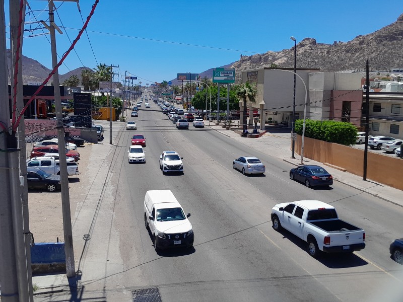 Aumenta la contaminación ambiental por exceso de automóviles en la ciudad