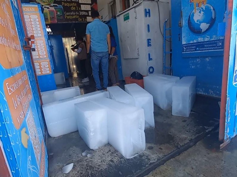 Aumenta la demanda del hielo en Puebla