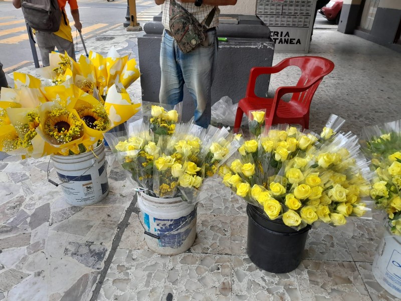 Aumenta la venta de flores amarillas en Veracruz