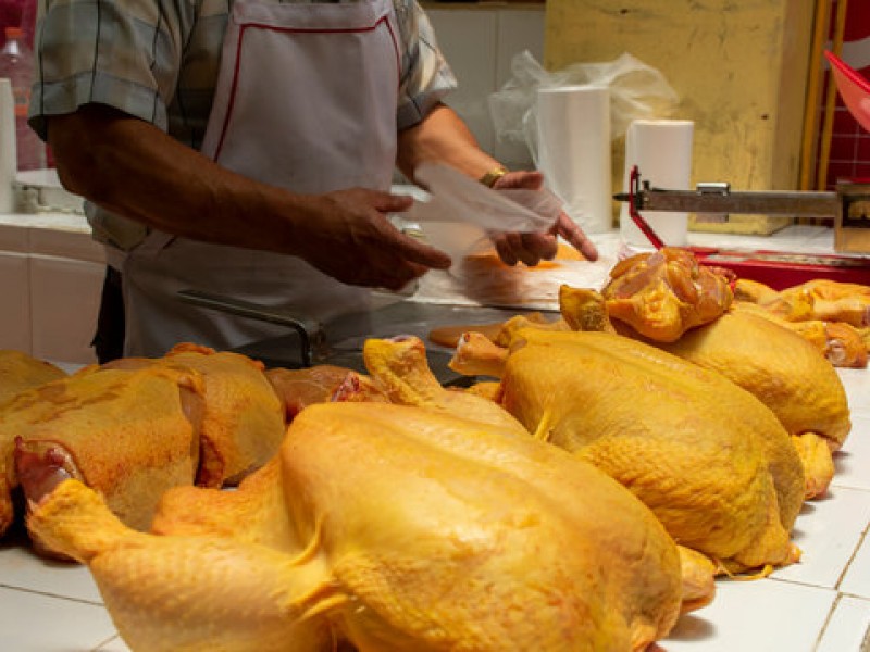 Aumenta precio del pollo y caen ventas durante cuaresma