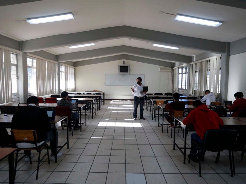 Aumenta presencialidad en escuelas de Jalisco pese a ola covid