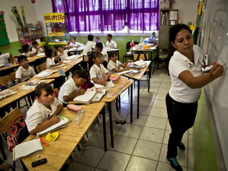 Aumentan 9% el salario a maestros en todo México