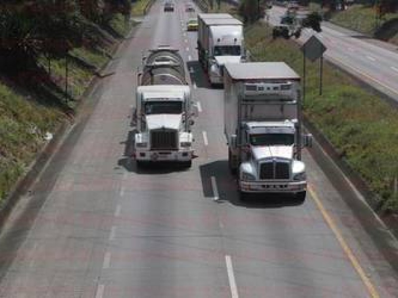 Aumentan hasta 200 asaltos a transportistas en carreteras de Veracruz.