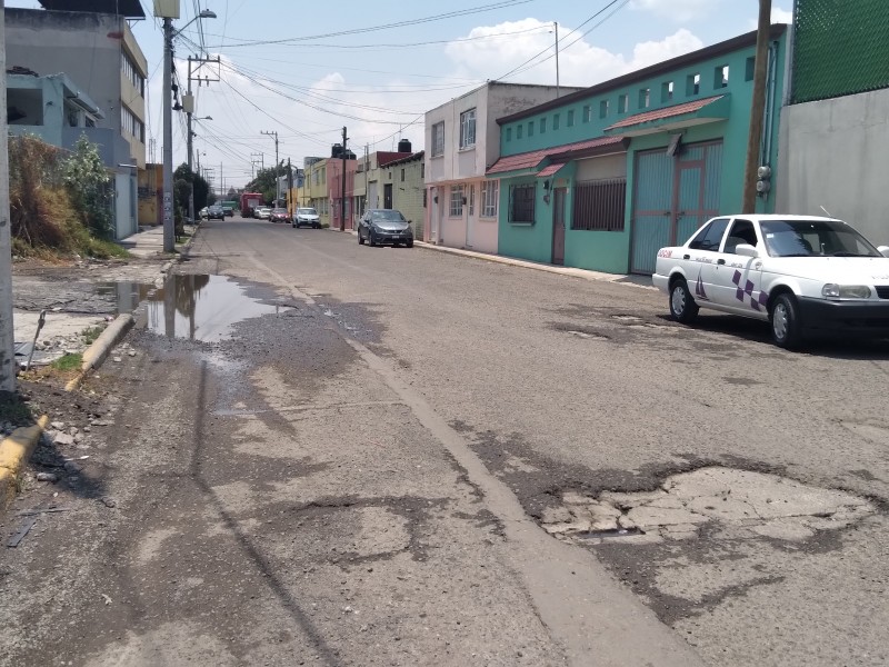 Aumentan las calles en mal estado en la capital mexiquense