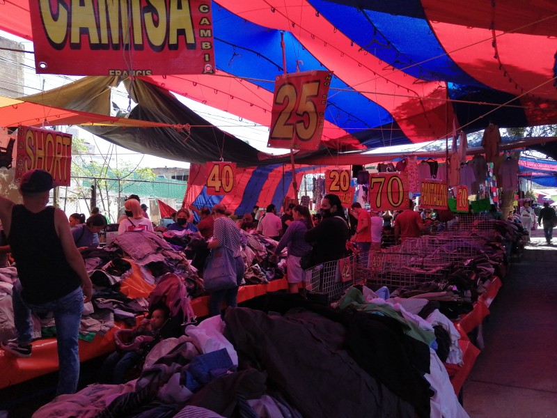 Aumentan las ventas para comerciantes en días Santos