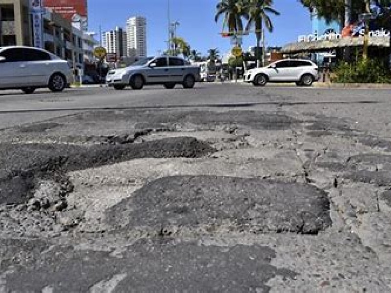 Aumentan los baches en Mazatlán por afectaciones de Norma