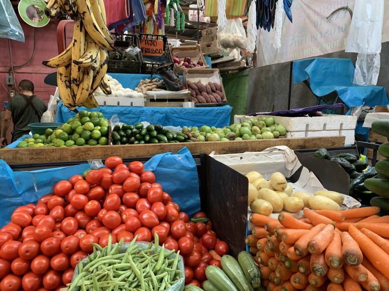 Aumentan precios de frutas y verduras en Puebla