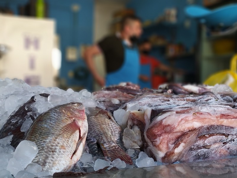 Aumentan ventas para comerciantes de mariscos en Querétaro