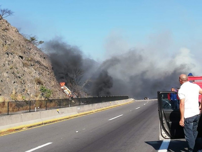 Sube a 14 los fallecidos tras explosión en autopista Guadalajara-Tepìc