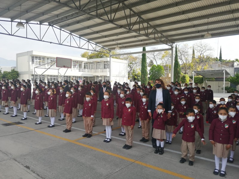 Aún con aumentos de casos:400 escuelas regresaron a clases presenciales