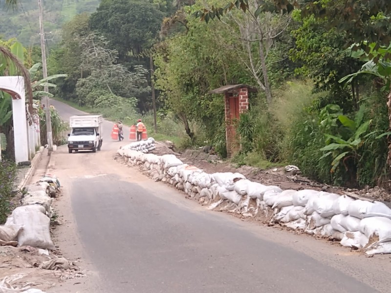 Aún esperan reparación de carretera en Jilotepec
