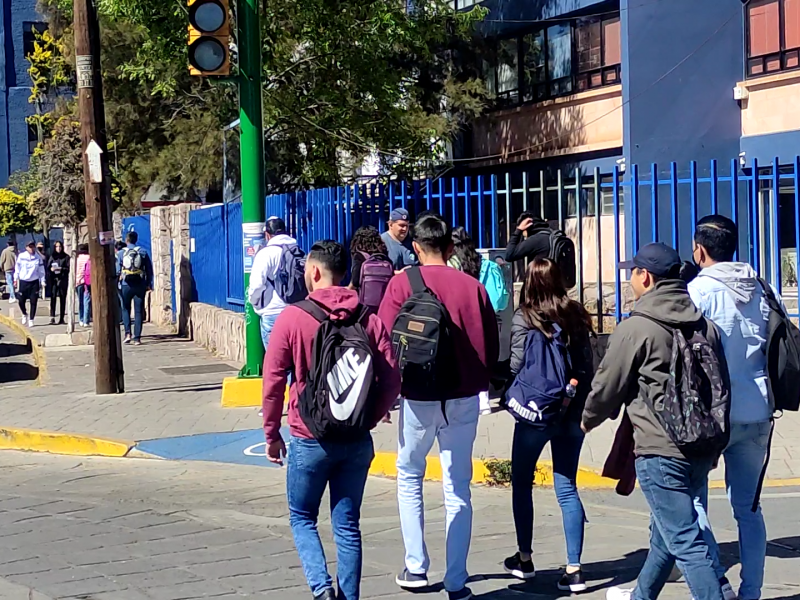 Aunque afectados por bloqueos, estudiantes muestran solidaridad con trabajadores