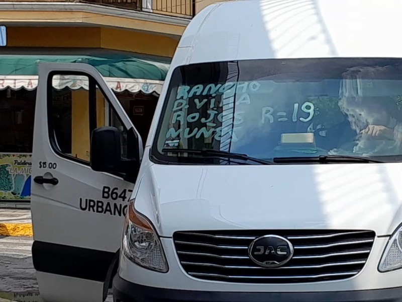 Aunque es ilegal, choferes de Ruta 19 siguen cobrando 15 pesos