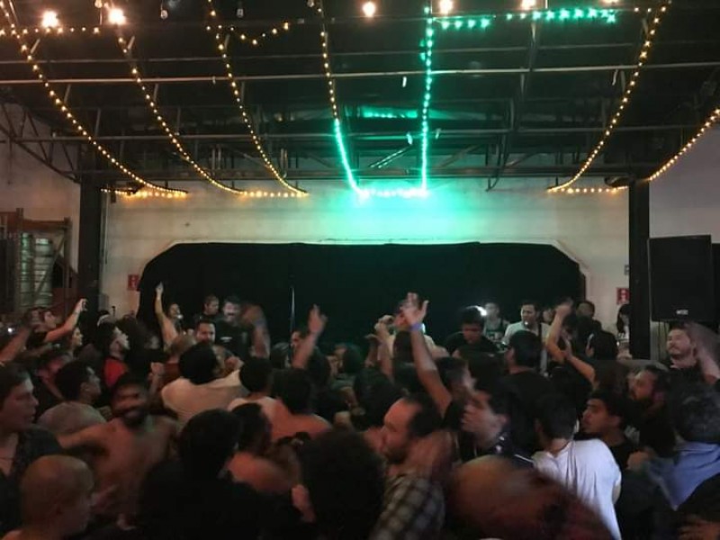 Ausencia de bares y discotecas fomenta fiestas clandestinas