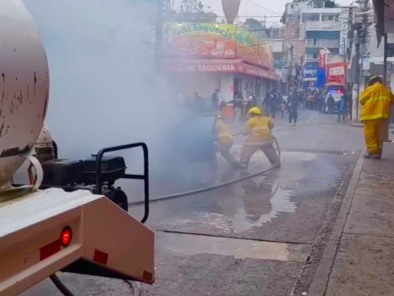 Auto quemado sobre calle Pípila en Tuxpan