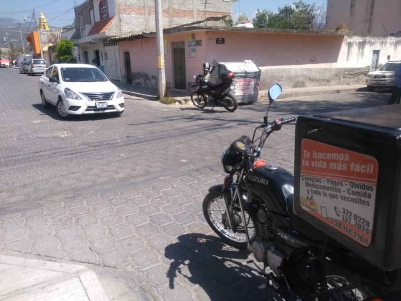 Auto impactó a repartidor dejándolo lesionado