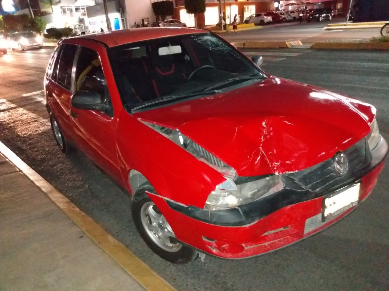 Auto impactó por alcance a colectiva en Independencia