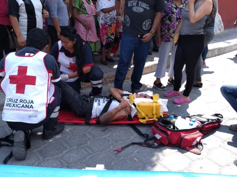 Auto se pasa alto y atropella a ciclista