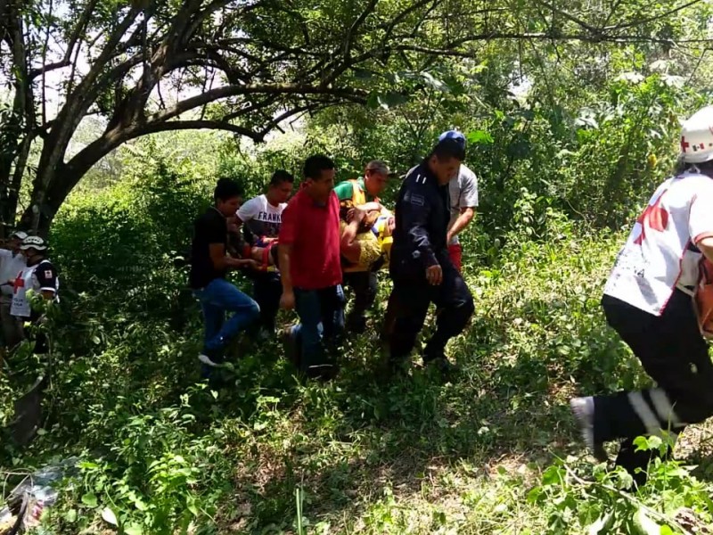 Autobús Cae en Barranco; 10 lesionados