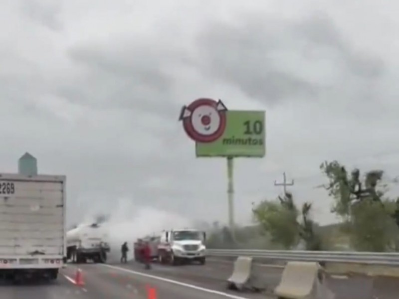 Autobús de pasajeros se incendió en autopista México-Puebla