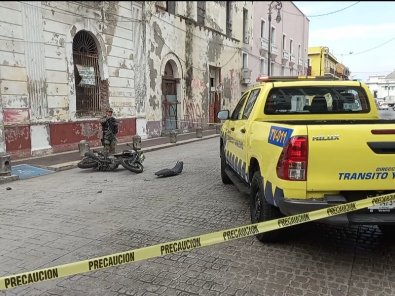 Autobús impacta a motociclista en el centro histórico de Veracruz