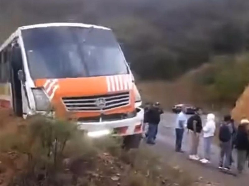 Autobús se queda sin frenos en la Sierra  Negra