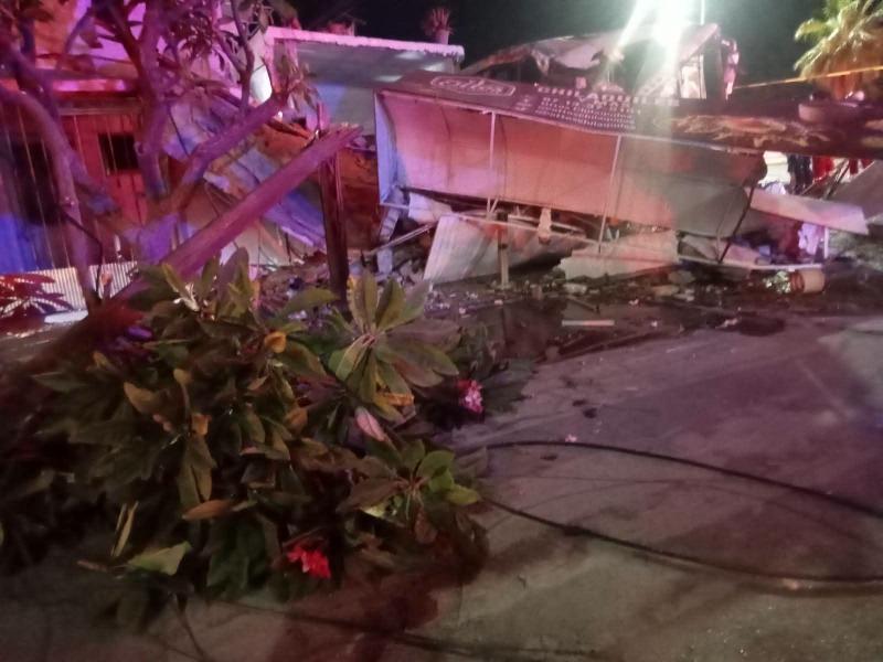Autobús de la Ruta Dorada choca contra negocio en Torreón