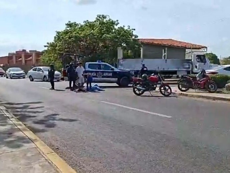 Automovilista atropella a dos mujeres en motocicleta en Tehuantepec