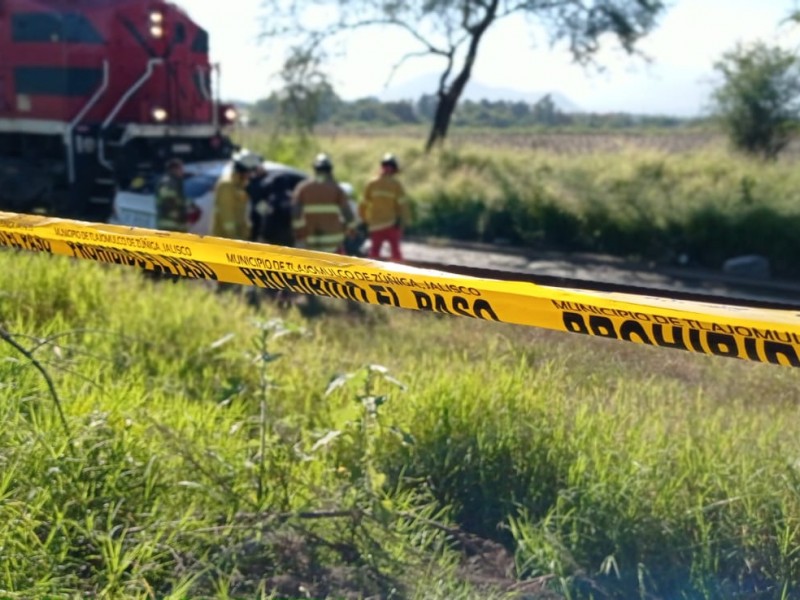 Automovilista muere al chocar contra el ferrocarril