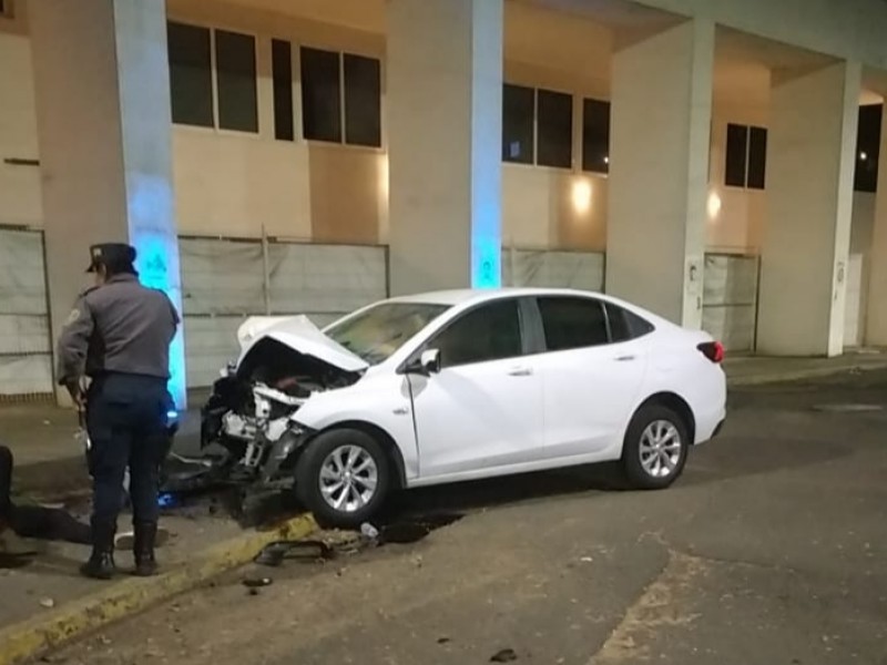 Automovilista termina lesionado tras chocar en zona del Estadio Xalapeño