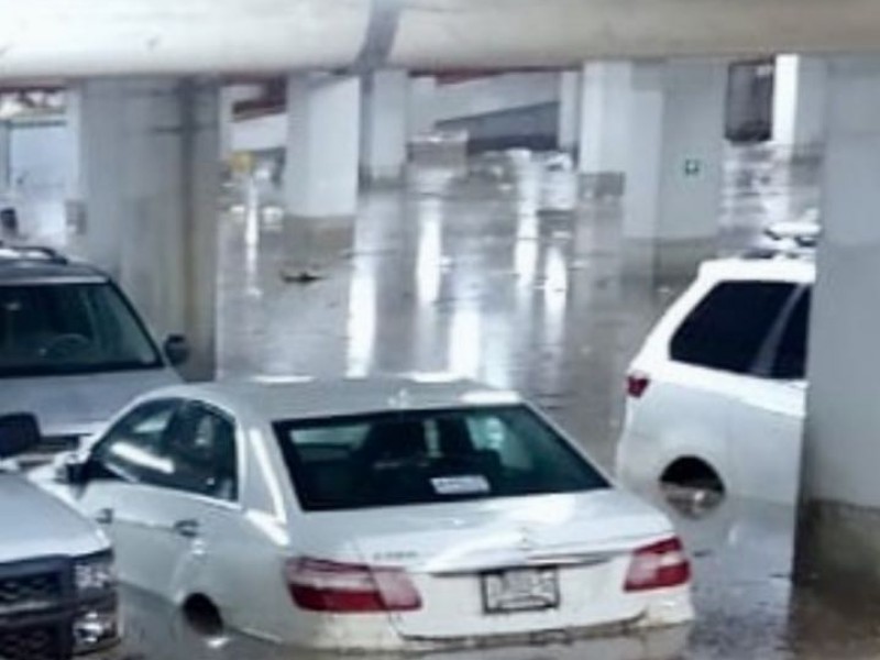 Automovilistas afectados por inundación siguen sin respuesta