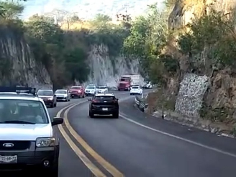 Automovilistas denuncian retrasos sobre autopista Colima-Guadalajara
