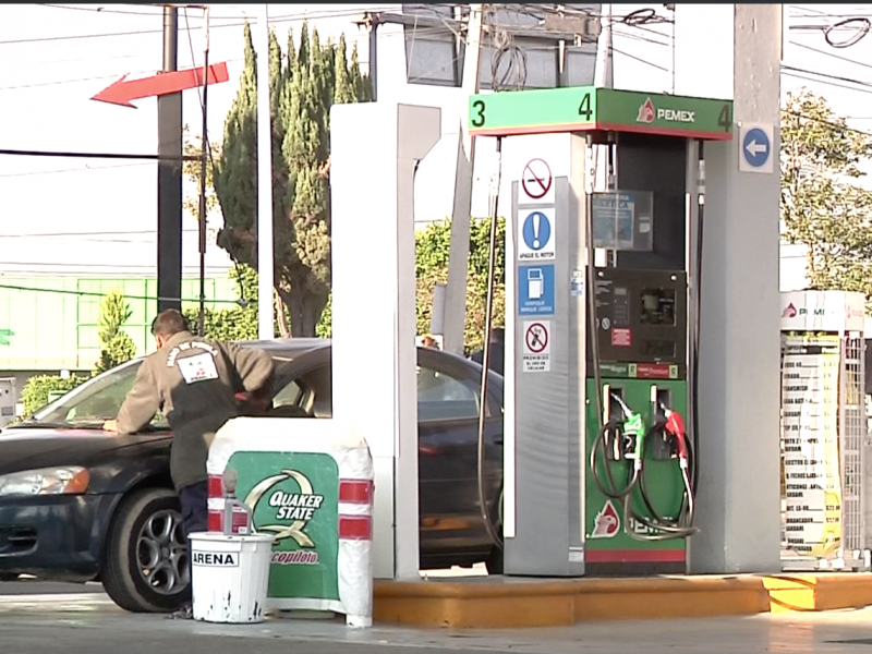 Automovilistas foráneos cargan gas en Puebla