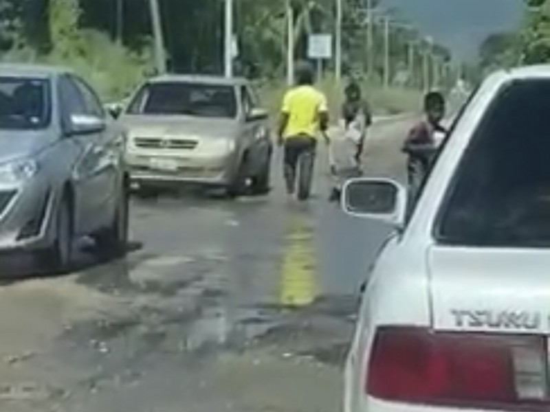 Automovilistas piden intervención también de carretera Acapulco-Zihuatanejo