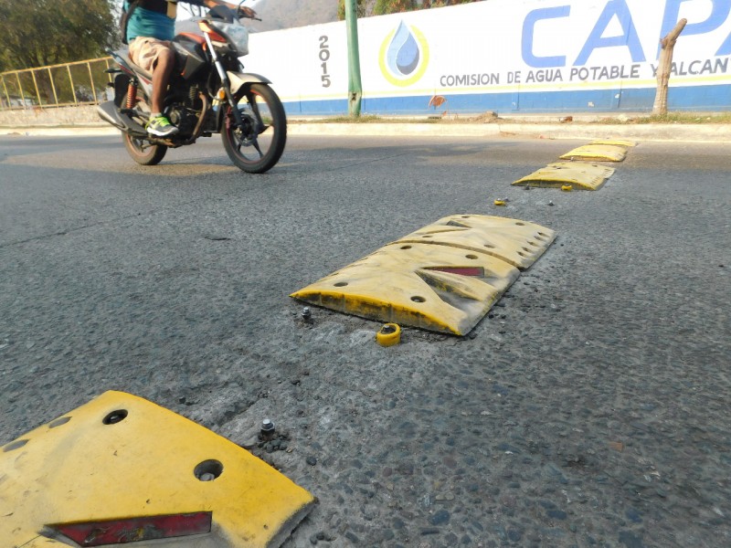 Automovilistas piden rehabilitación de topes de avenida Bicentenario