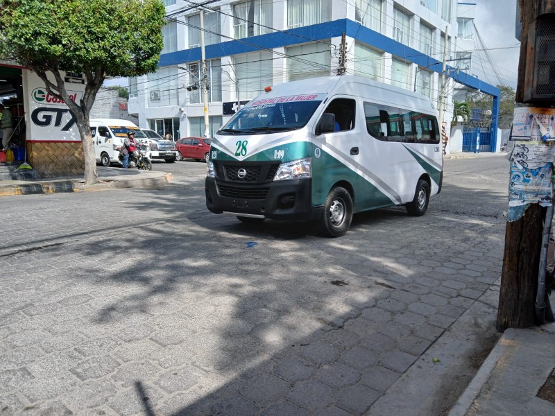 Automovilistas piden reparación de hundimiento en la Independencia y 9 sur