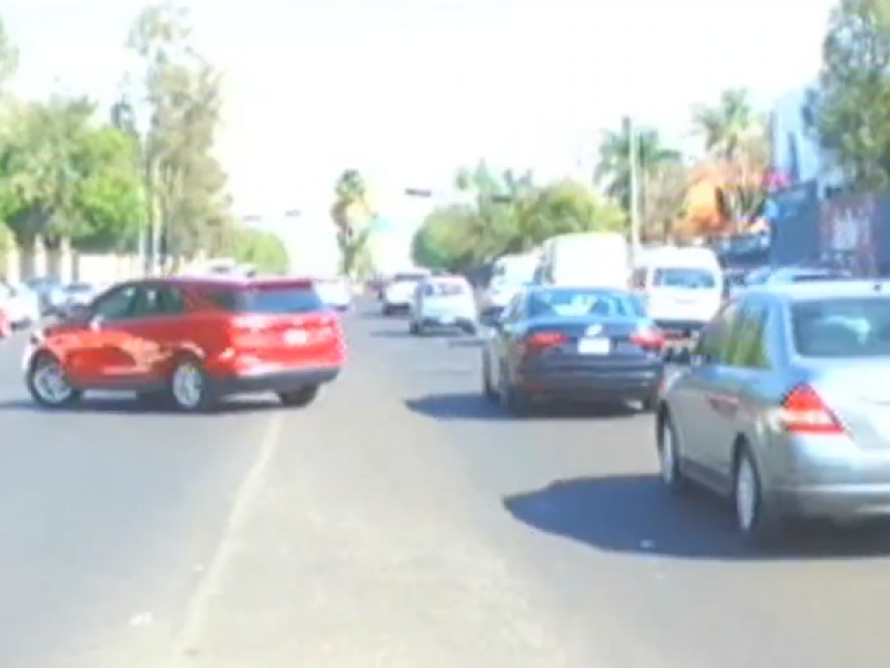 Automovilistas piden señalizar carril de vuelta en Casa de Gobierno