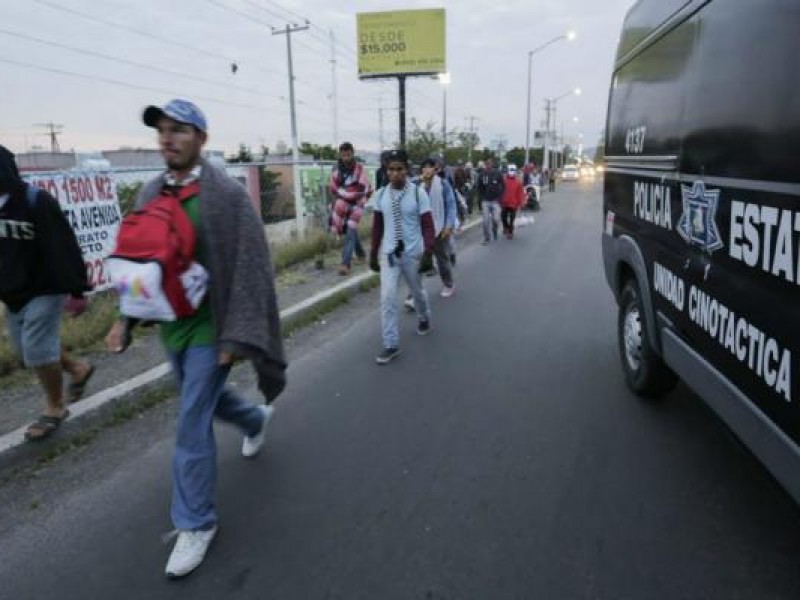 Autoridades apoyan caravanas de migrantes