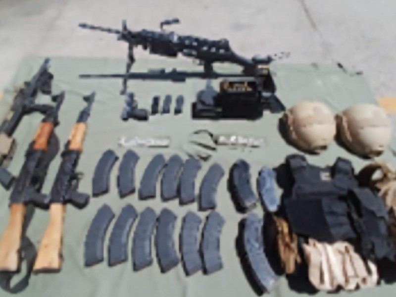 Autoridades aseguran armas, municiones y equipo táctico en Navolato