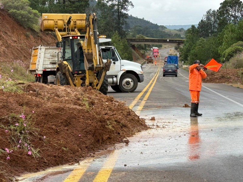 Autoridades atienden contingencias en 26 zonas del norte de Puebla