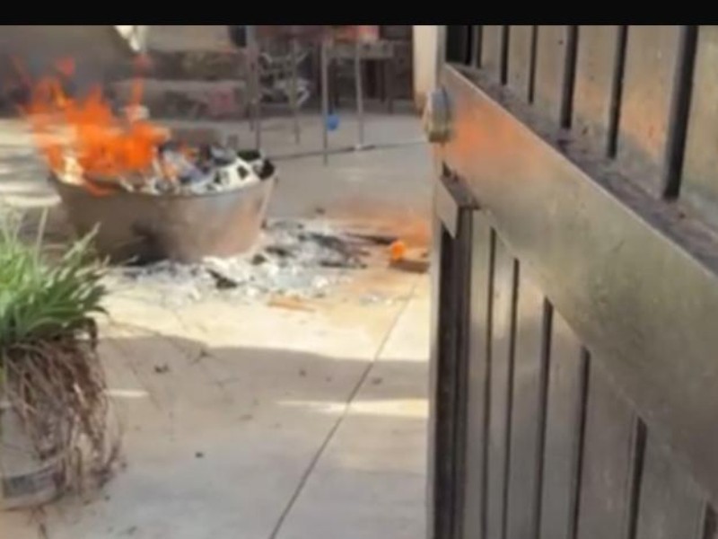 Autoridades atienden incendio en Arroyo del Plata; quemaban bocinas y sillones